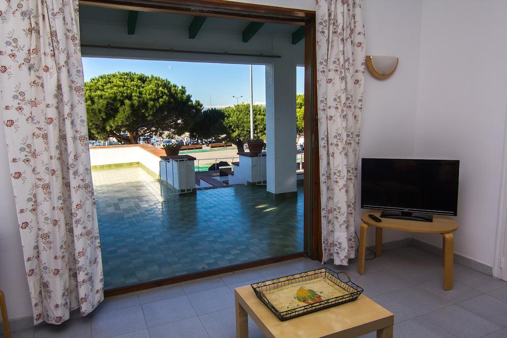 Agi Casa Puerto Villa Росес Стая снимка