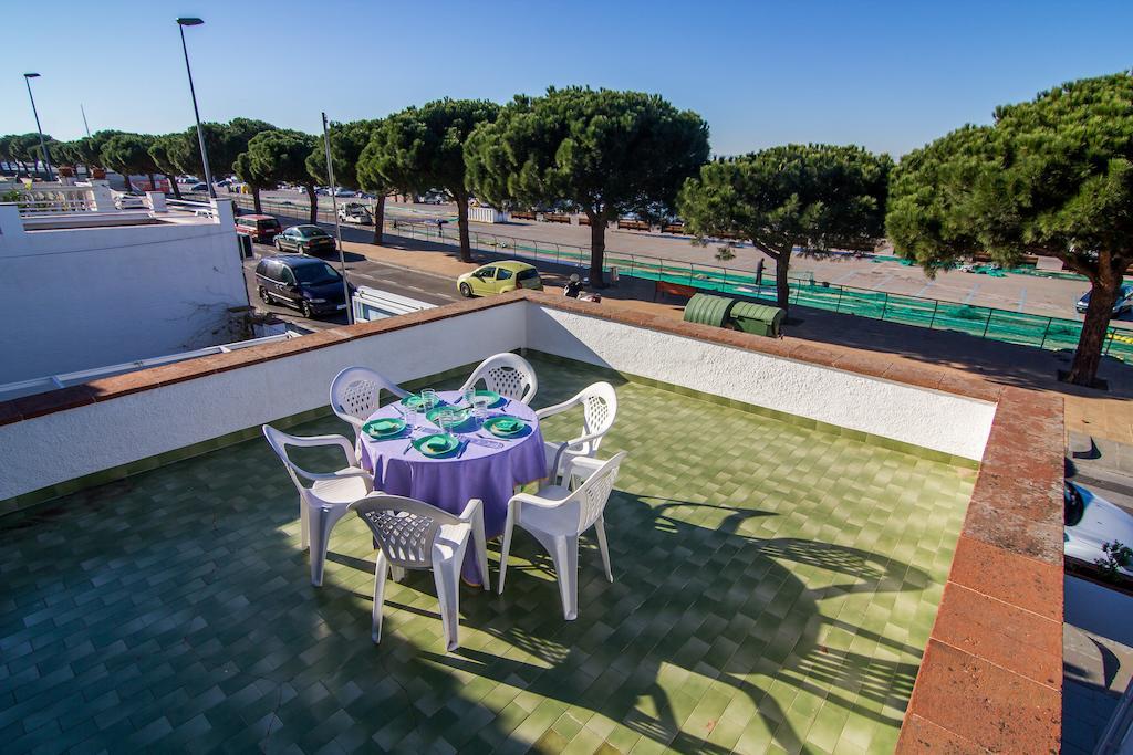 Agi Casa Puerto Villa Росес Стая снимка